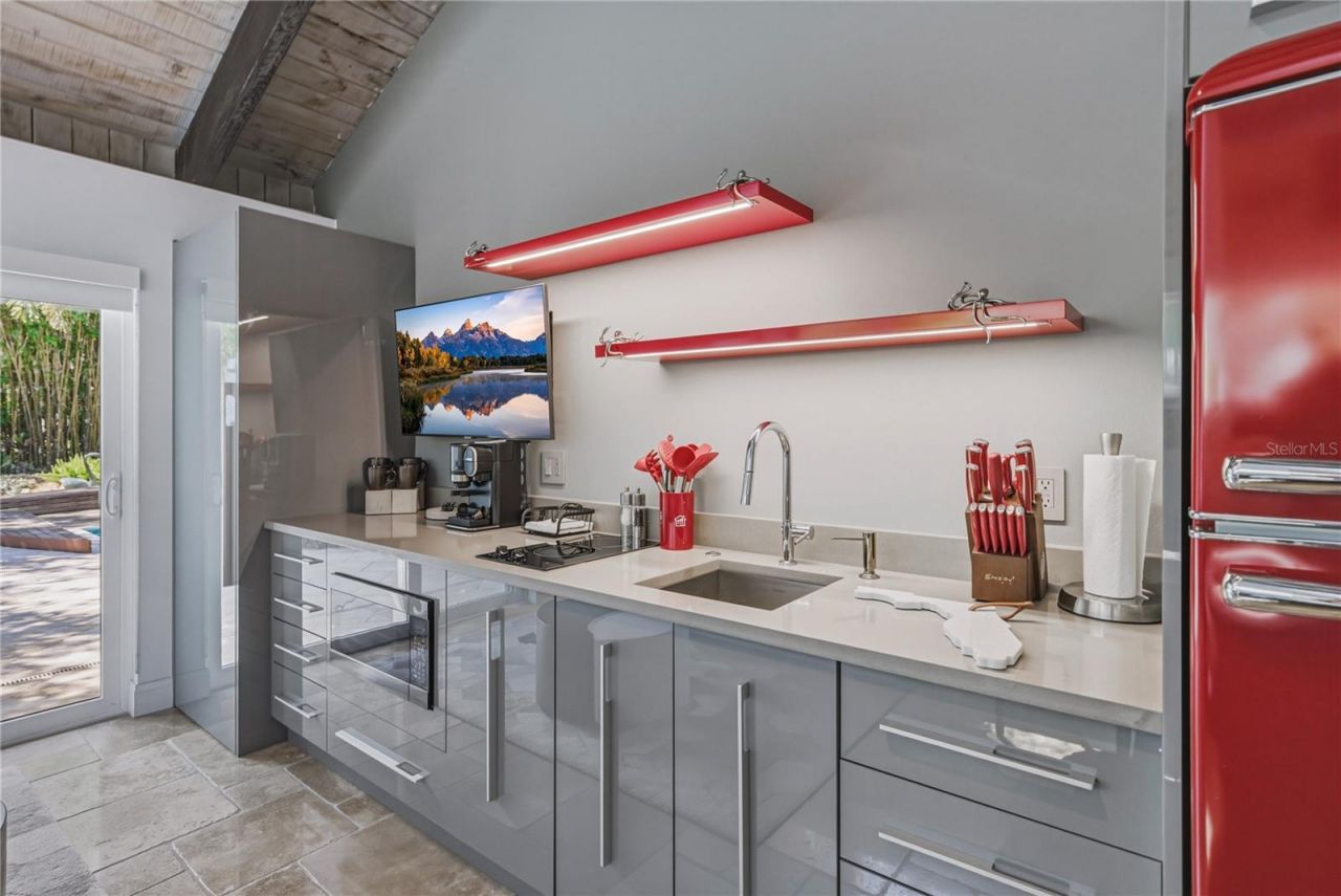 1200 45th Avenue N, Saint Petersburg, FL 33703 Photo