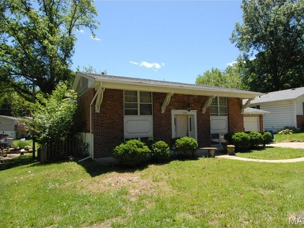 12428 Marine Avenue , Maryland Heights, MO 63043
