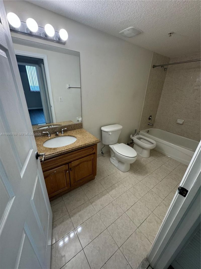 4242 NW 2nd St, Unit 1407, Miami, FL 33126 Photo