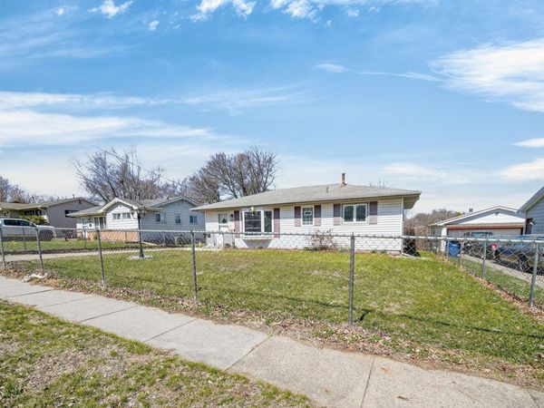 2704 Wedgewood Road, Des Moines, IA 50317