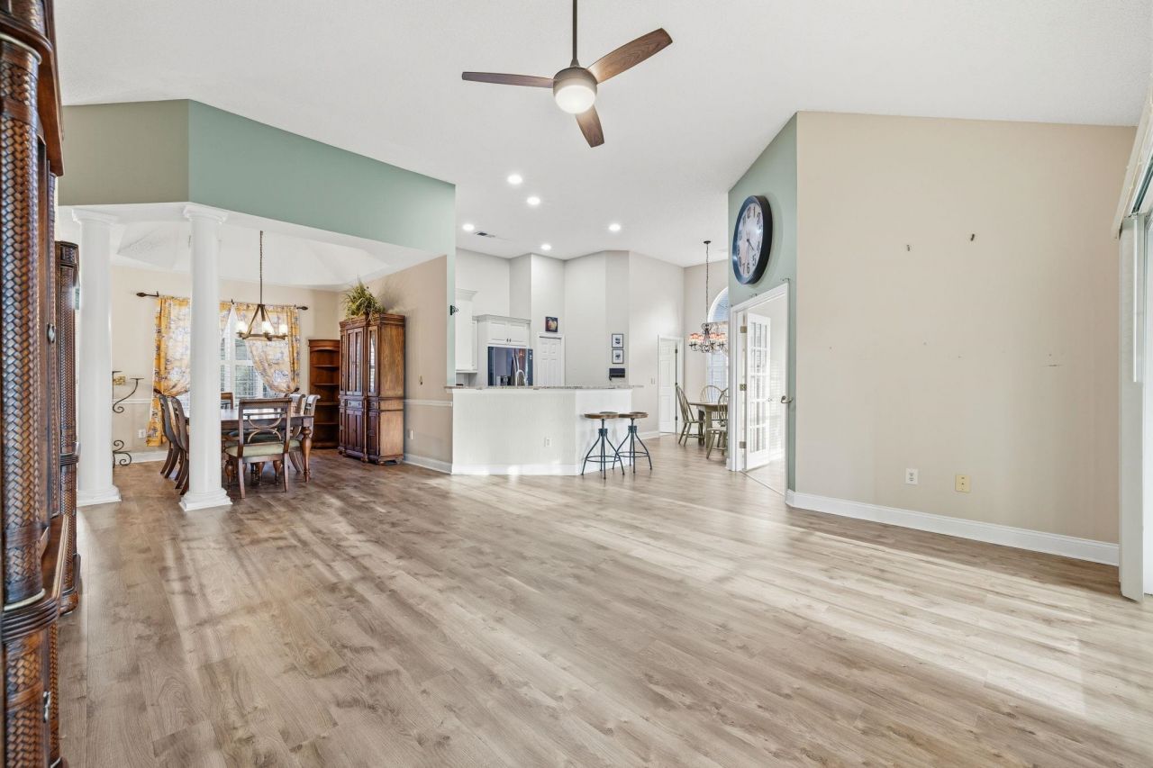 4811 Seabreeze Ln.  Photo 5