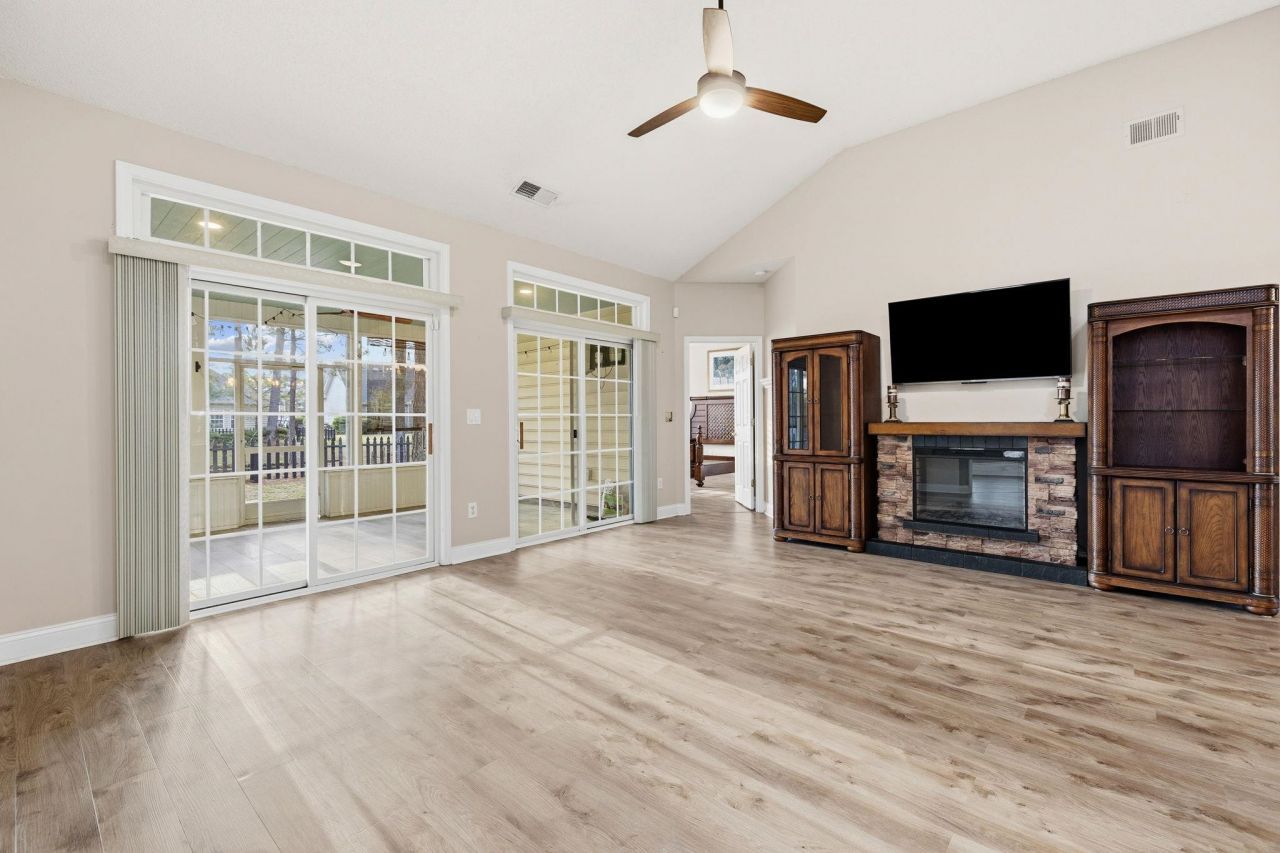 4811 Seabreeze Ln.  Photo 6