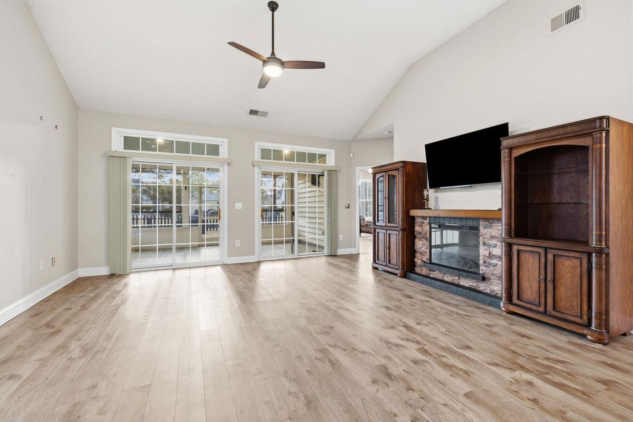 4811 Seabreeze Ln.  Photo 9