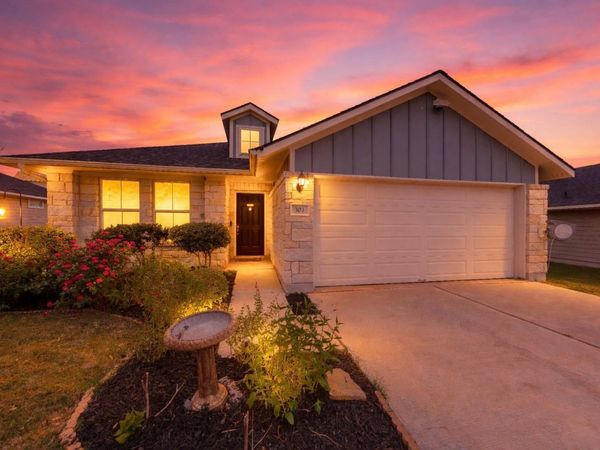 303 Schuyerville DR , Elgin, TX 78621