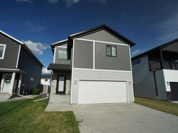 8068 Goldfinch Drive, Horace, ND 58047