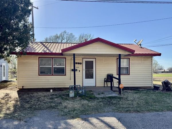 1311 N Dakota Avenue, Mangum, OK 73554