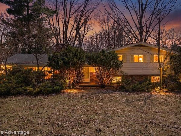 4555 Arrowhead Road, West Bloomfield Twp, MI 48323