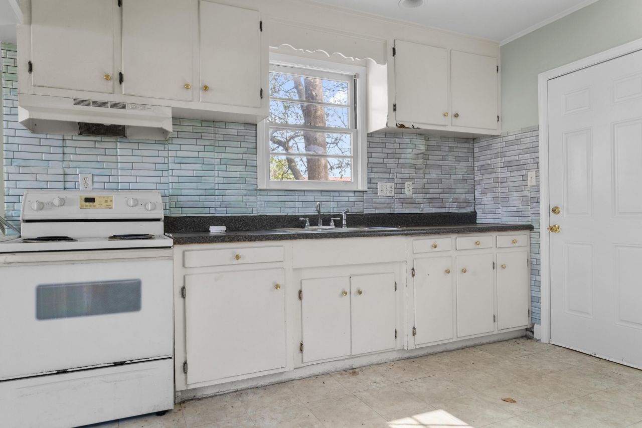 1069 Chestnut Street Photo 10