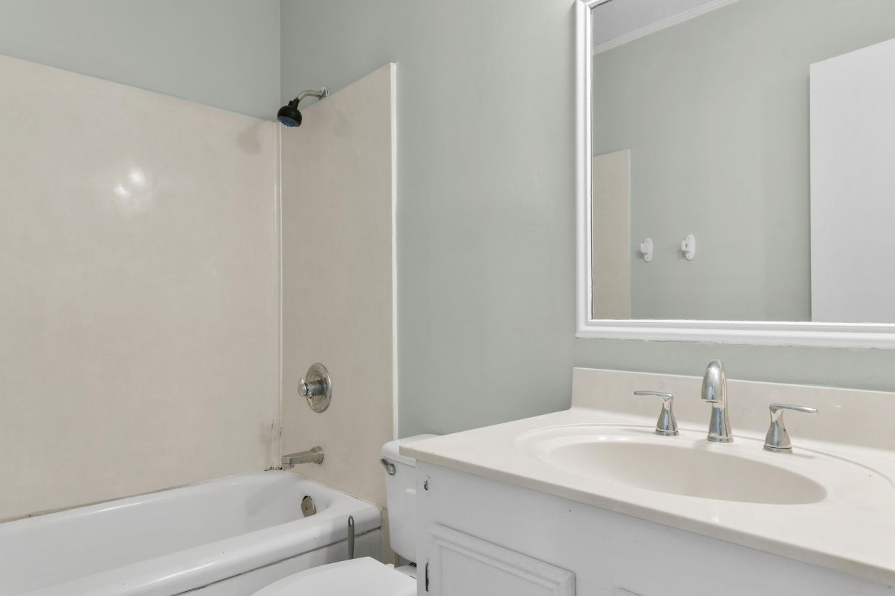 1069 Chestnut Street Photo 13