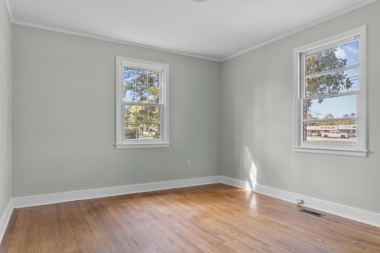 1069 Chestnut Street Photo 16