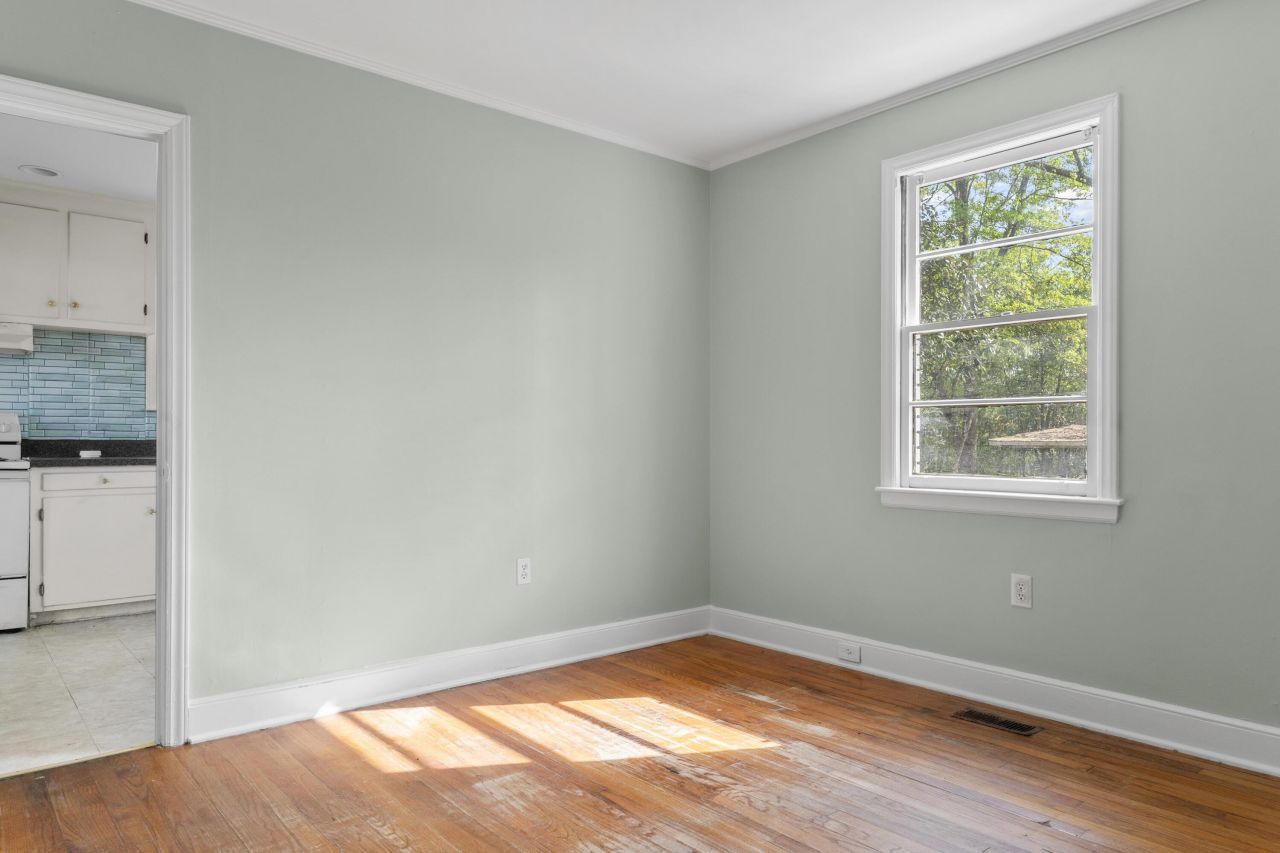 1069 Chestnut Street Photo 9