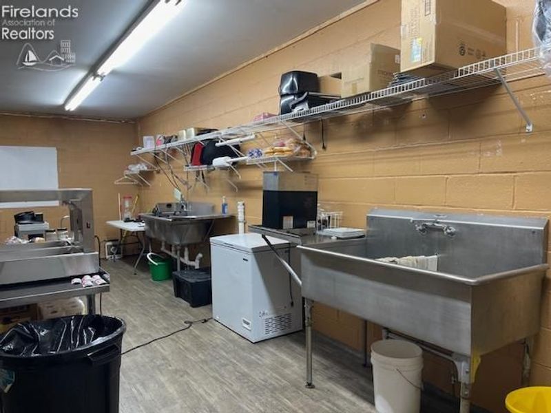 227 E Harding Way, Galion, OH 44833 Photo 10