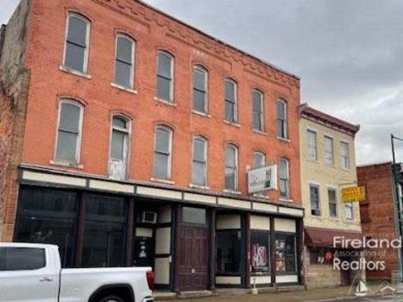 227 E Harding Way, Galion, OH 44833 Photo 2