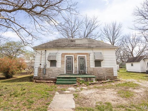 10 S Washington Street, Lenzburg, IL 62255