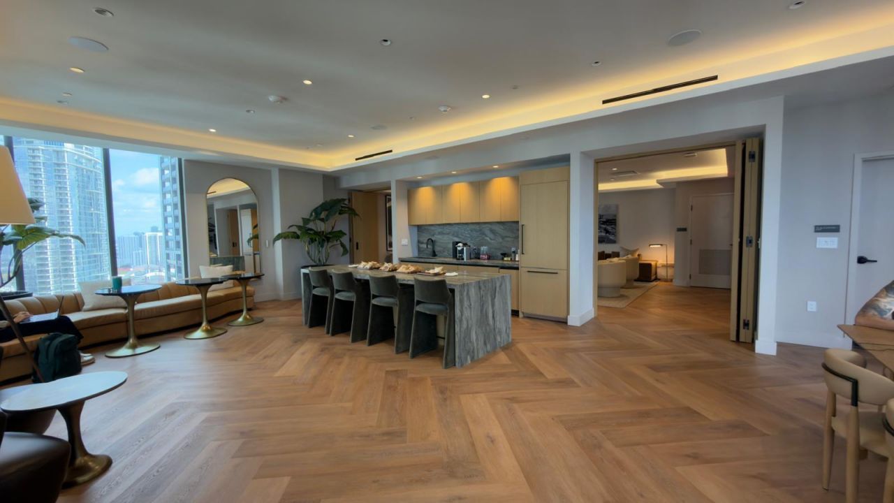 121 NE 5th Street, Unit 2406, Miami, FL 33132 Photo