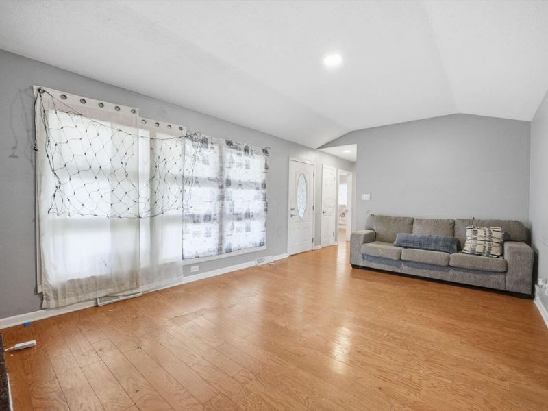 455 Whitehall Drive, Columbus, OH 43213 Photo 3