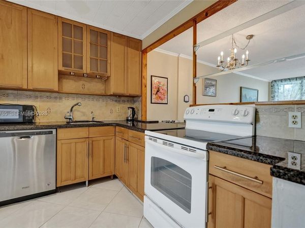 3181 S Ocean Dr , Unit 305, Hallandale Beach, FL 33009