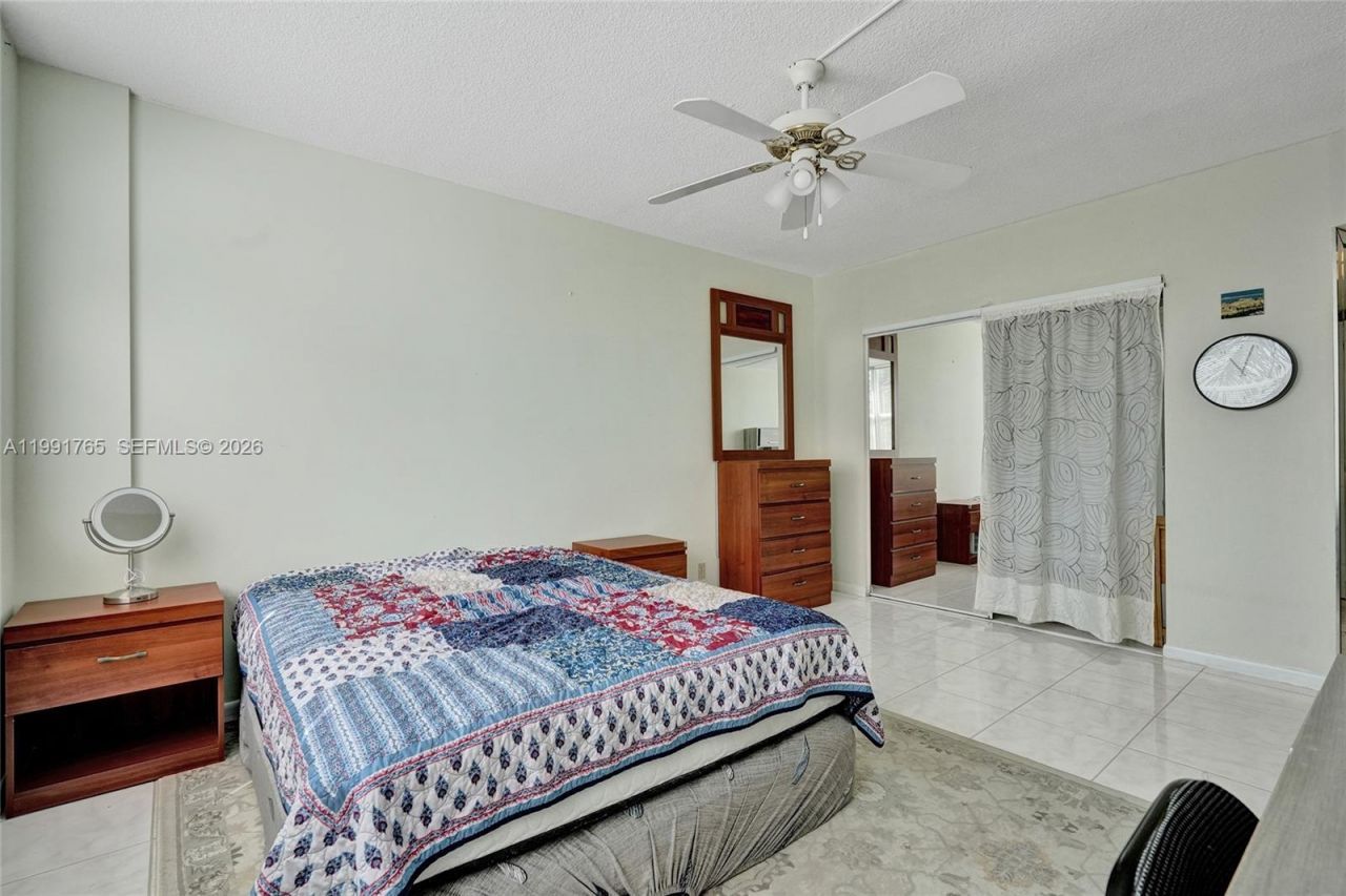 3181 S Ocean Dr , Unit 305, Hallandale Beach, FL 33009 Photo