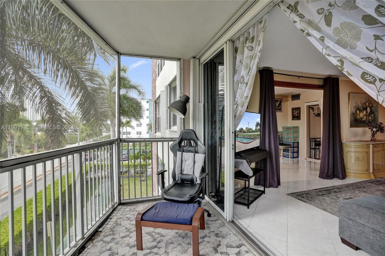 3181 S Ocean Dr , Unit 305, Hallandale Beach, FL 33009 Photo