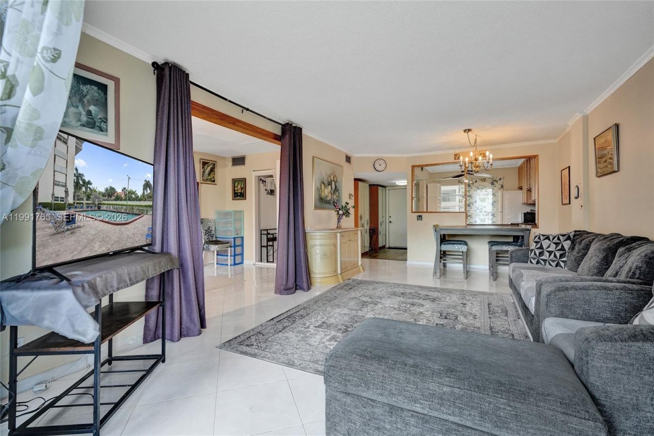 3181 S Ocean Dr , Unit 305, Hallandale Beach, FL 33009 Photo