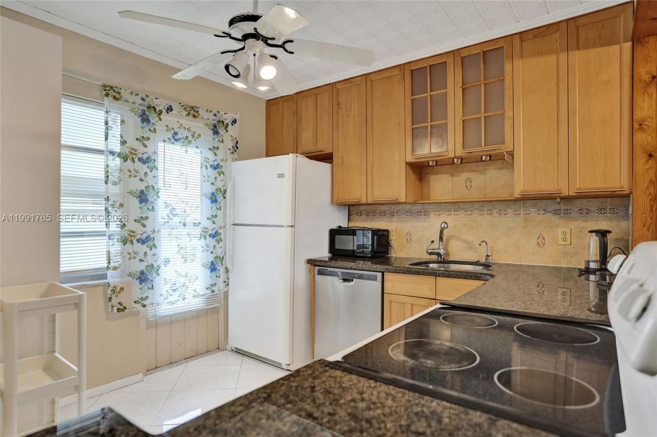 3181 S Ocean Dr , Unit 305, Hallandale Beach, FL 33009 Photo