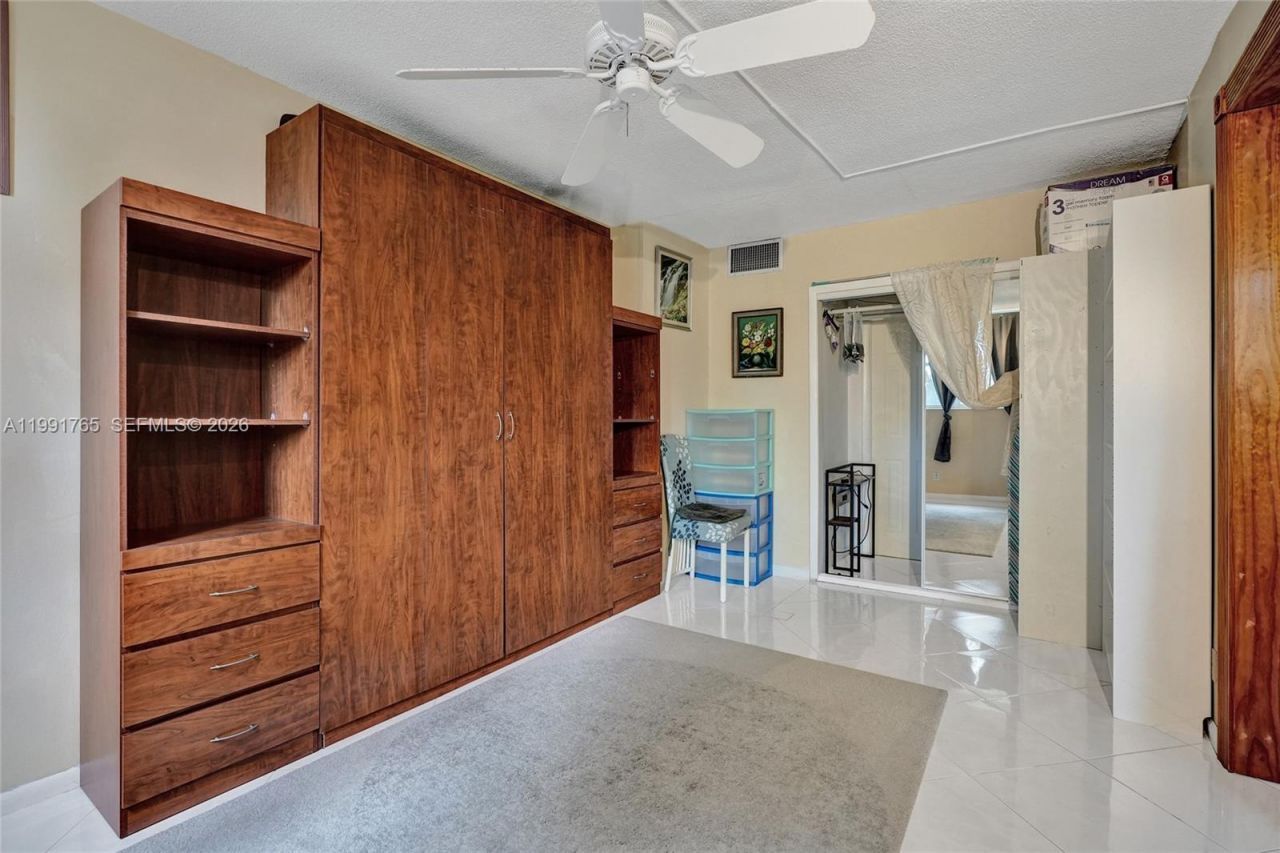 3181 S Ocean Dr , Unit 305, Hallandale Beach, FL 33009 Photo