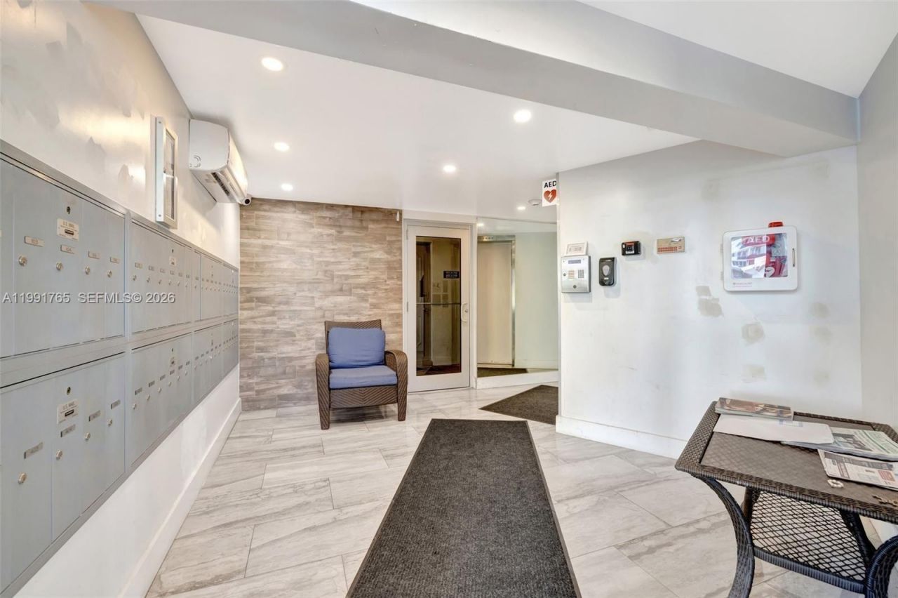 3181 S Ocean Dr , Unit 305, Hallandale Beach, FL 33009 Photo