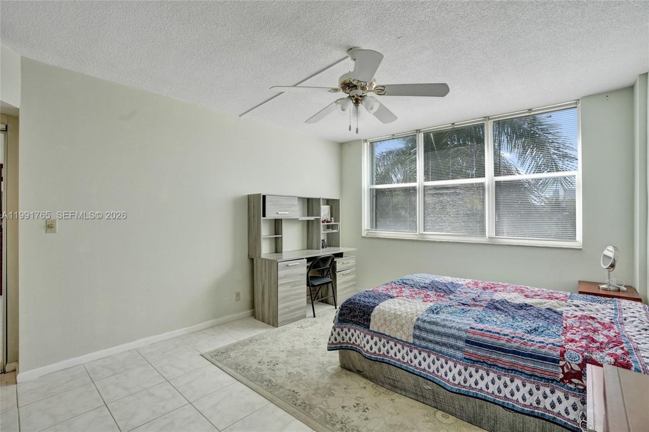 3181 S Ocean Dr , Unit 305, Hallandale Beach, FL 33009 Photo
