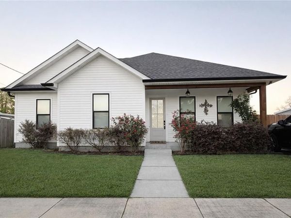 2408 LLOYDS Avenue , Chalmette, LA 70043