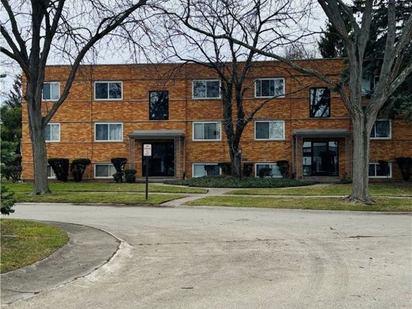 21045 Southbend Circle, Unit 2, Rocky River, OH 44116