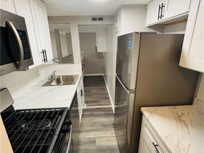 21045 Southbend Circle, Unit 2, Rocky River, OH 44116 Photo 3