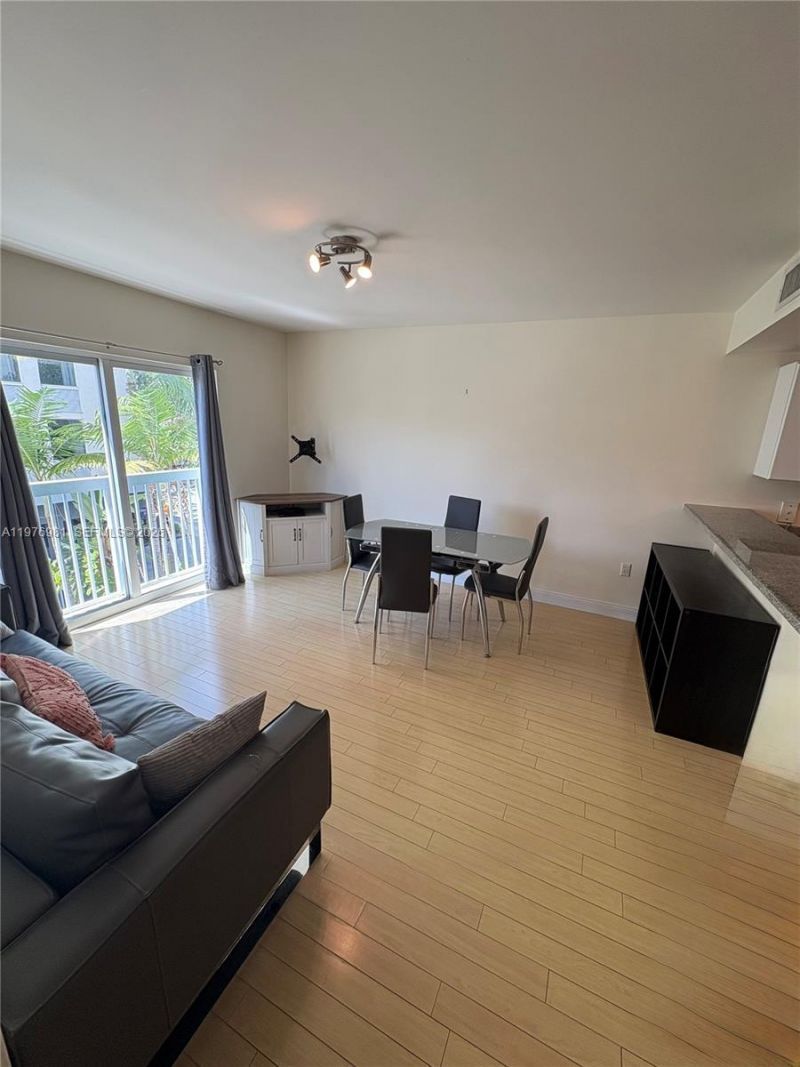 2740 SW 28th Ter, Unit 304, Miami, FL 33133 Photo