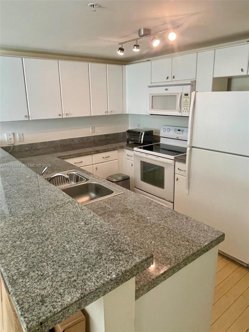 2740 SW 28th Ter, Unit 304, Miami, FL 33133 Photo