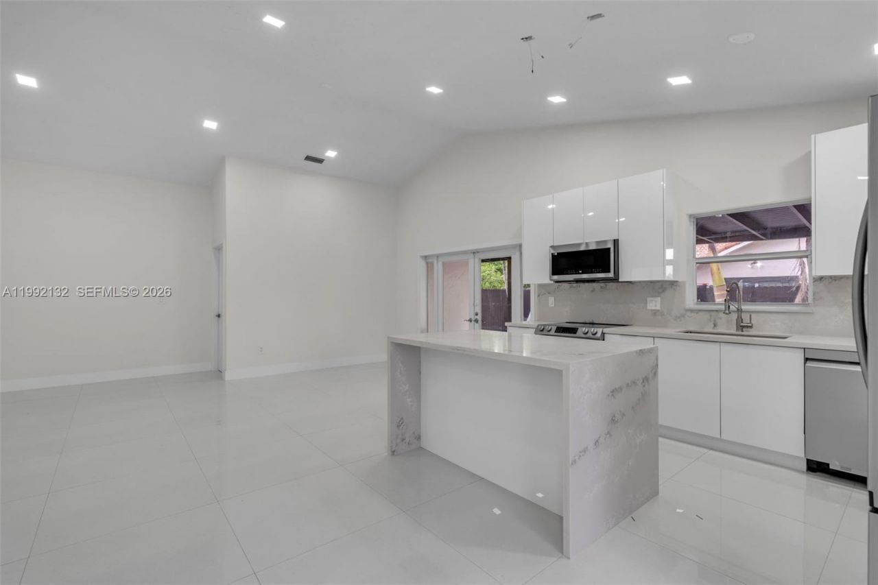 803 NW 133rd Ct , Unit 803, Miami, FL 33182 Photo