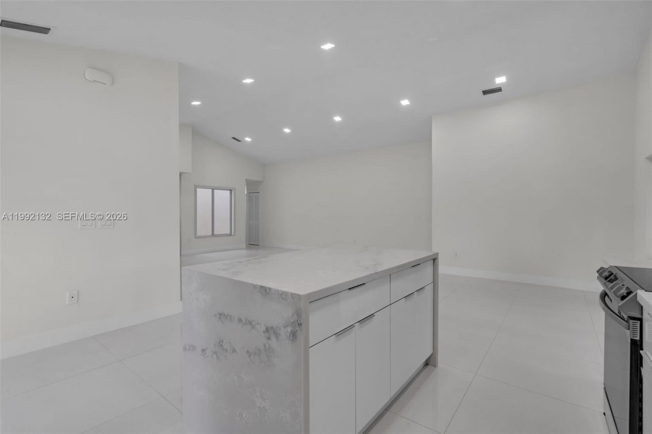 803 NW 133rd Ct , Unit 803, Miami, FL 33182 Photo