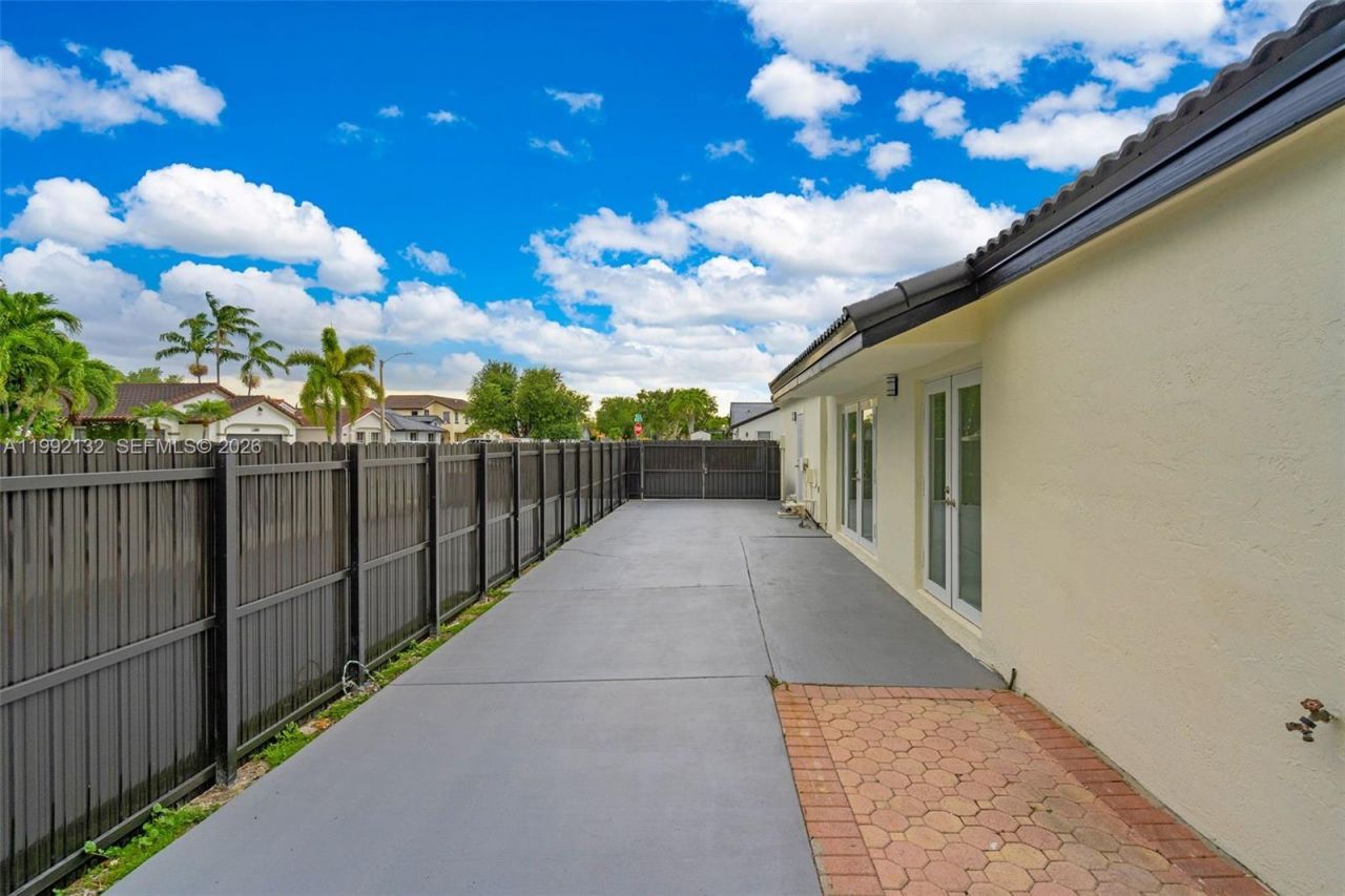 803 NW 133rd Ct , Unit 803, Miami, FL 33182 Photo