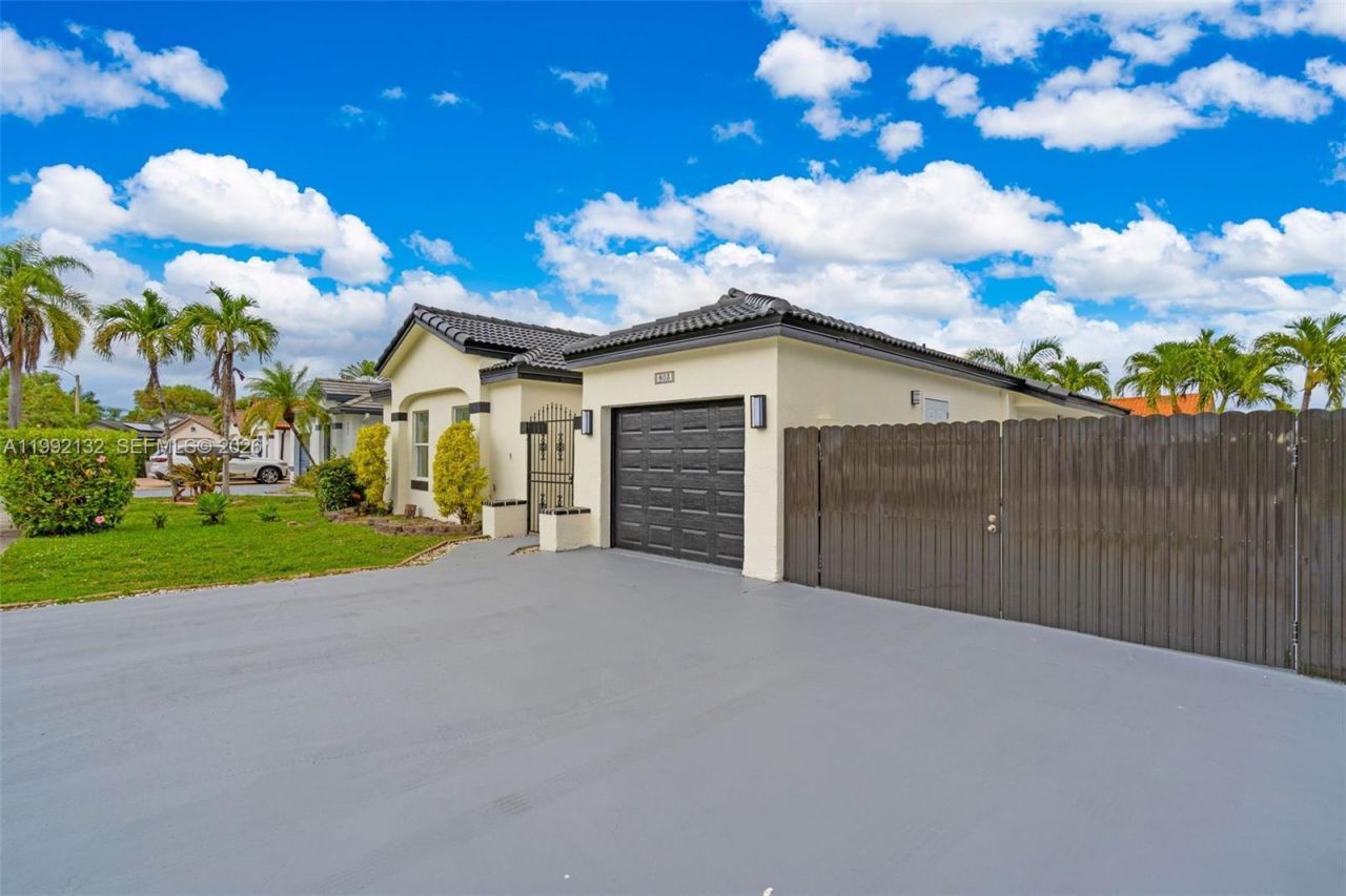 803 NW 133rd Ct , Unit 803, Miami, FL 33182 Photo