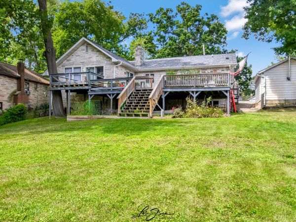 38871 N Lakeview Avenue , Antioch, IL 60002