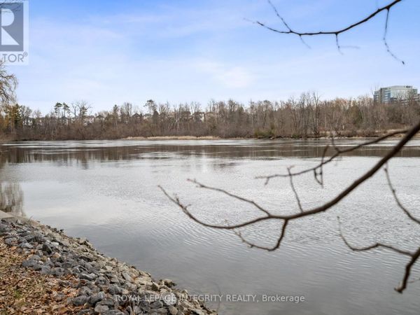 2061 Prince Of Wales Drive, Ottawa, ON K2E7A4