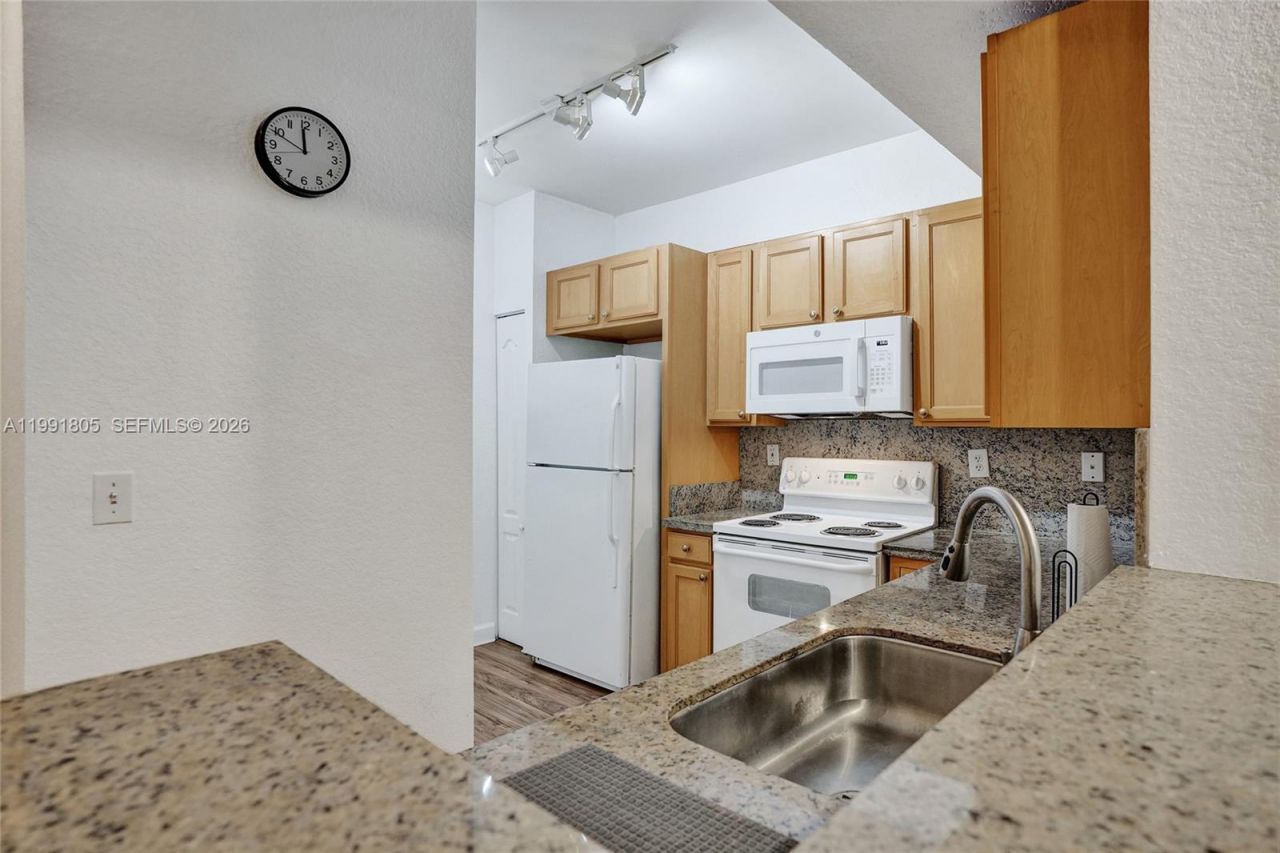 6001 SW 70th St , Unit 252, South Miami, FL 33143 Photo