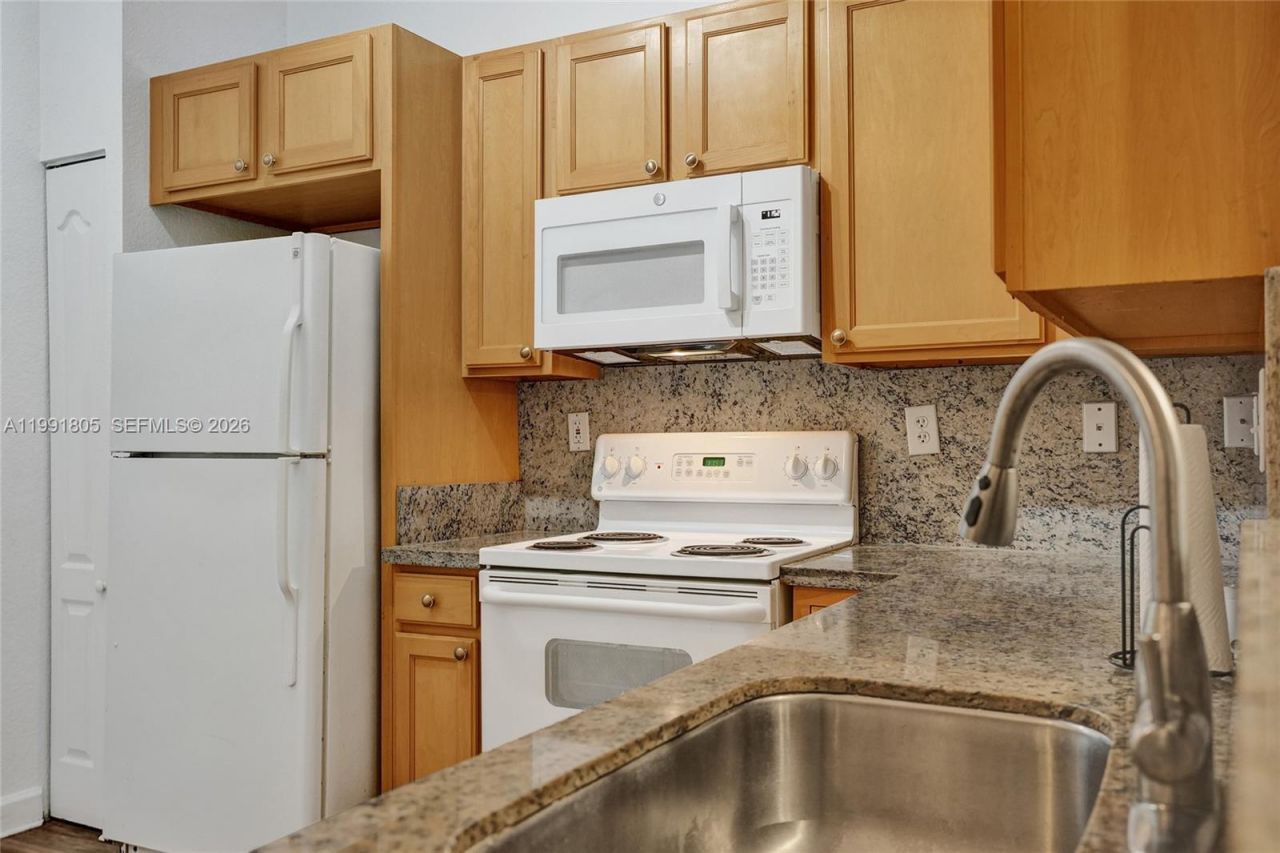 6001 SW 70th St , Unit 252, South Miami, FL 33143 Photo