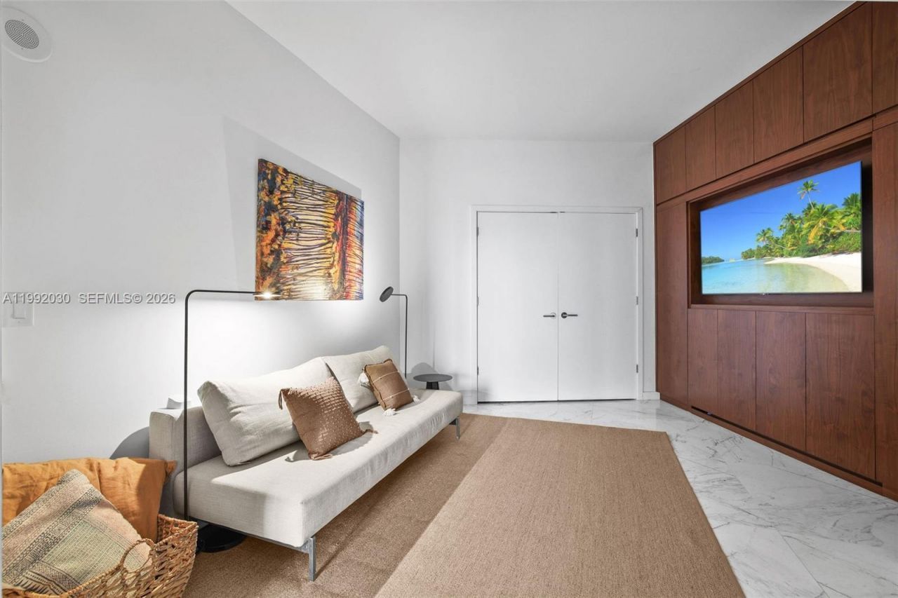 851 NE 1st Ave, Unit 3211, Miami, FL 33132 Photo