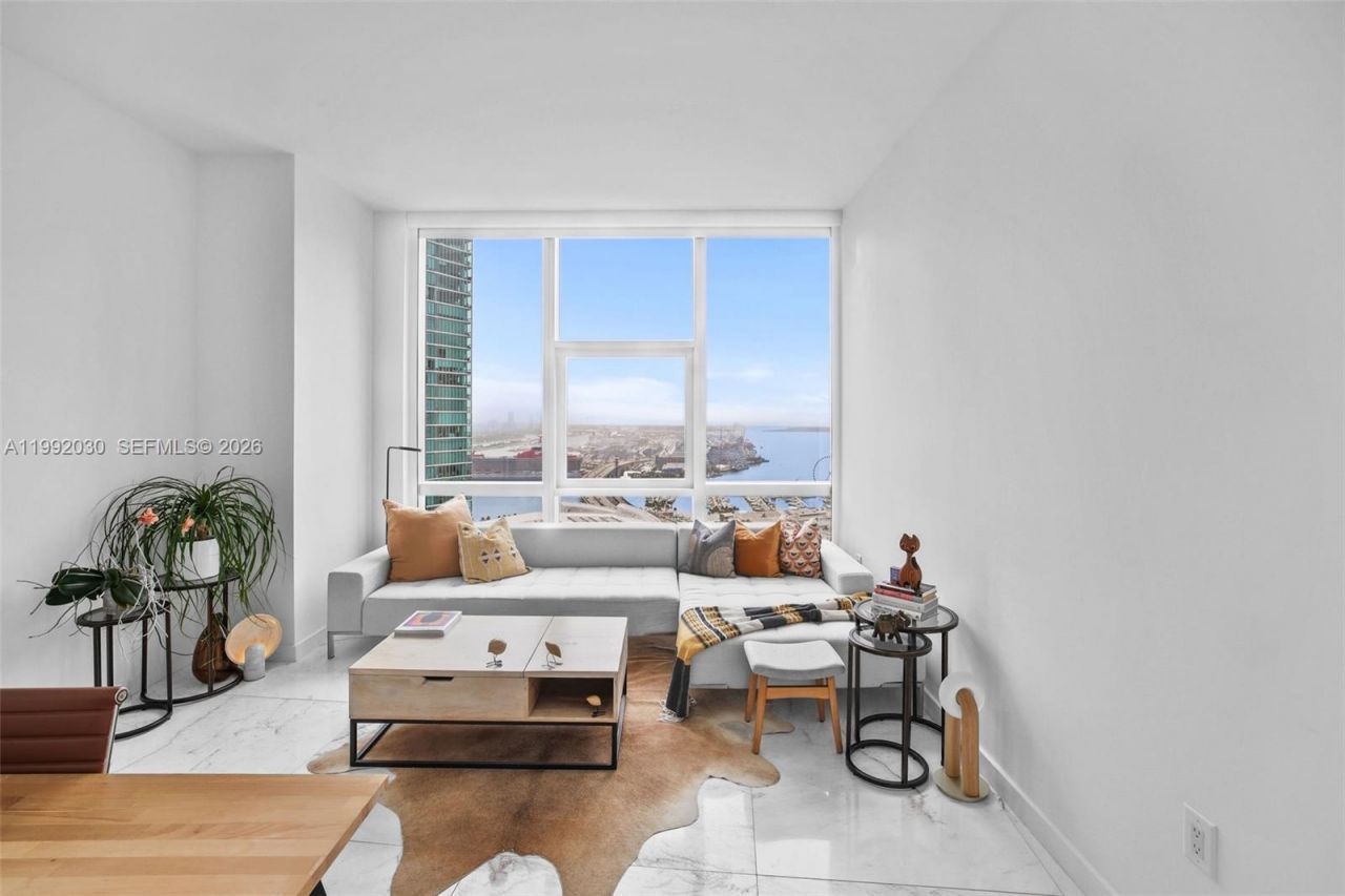 851 NE 1st Ave, Unit 3211, Miami, FL 33132 Photo