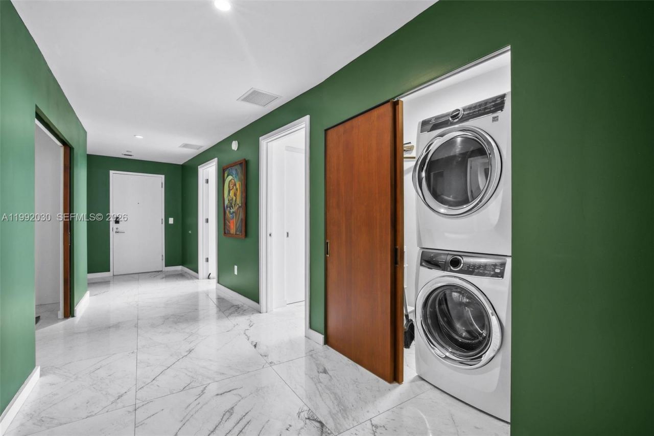 851 NE 1st Ave, Unit 3211, Miami, FL 33132 Photo