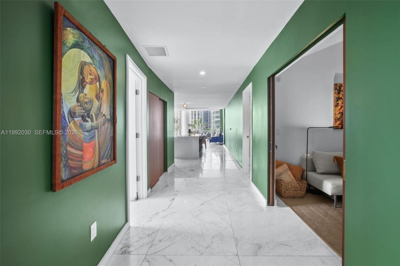 851 NE 1st Ave, Unit 3211, Miami, FL 33132 Photo