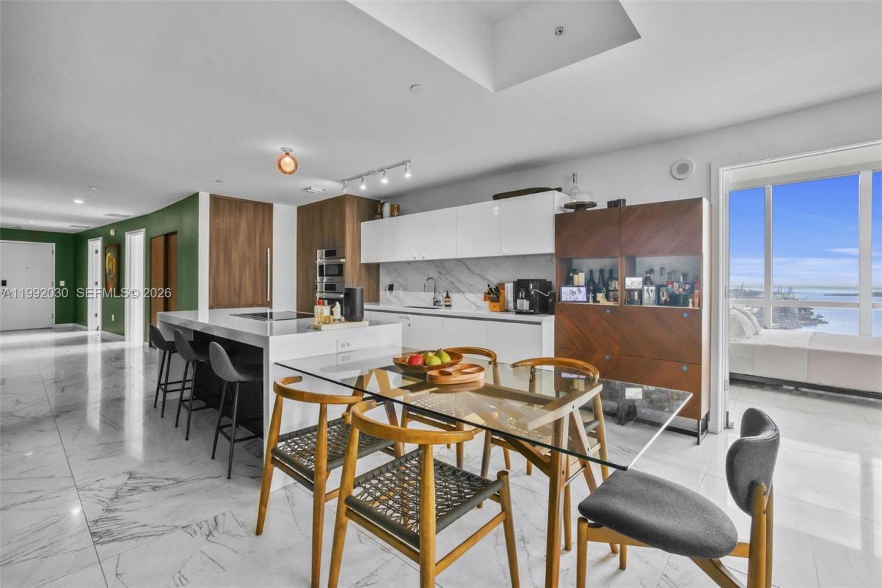 851 NE 1st Ave, Unit 3211, Miami, FL 33132 Photo