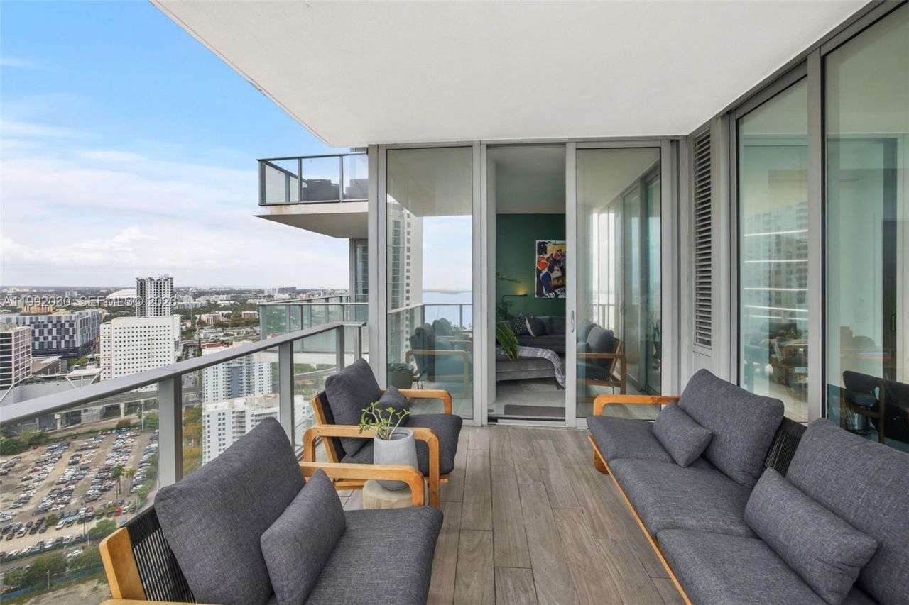 851 NE 1st Ave, Unit 3211, Miami, FL 33132 Photo