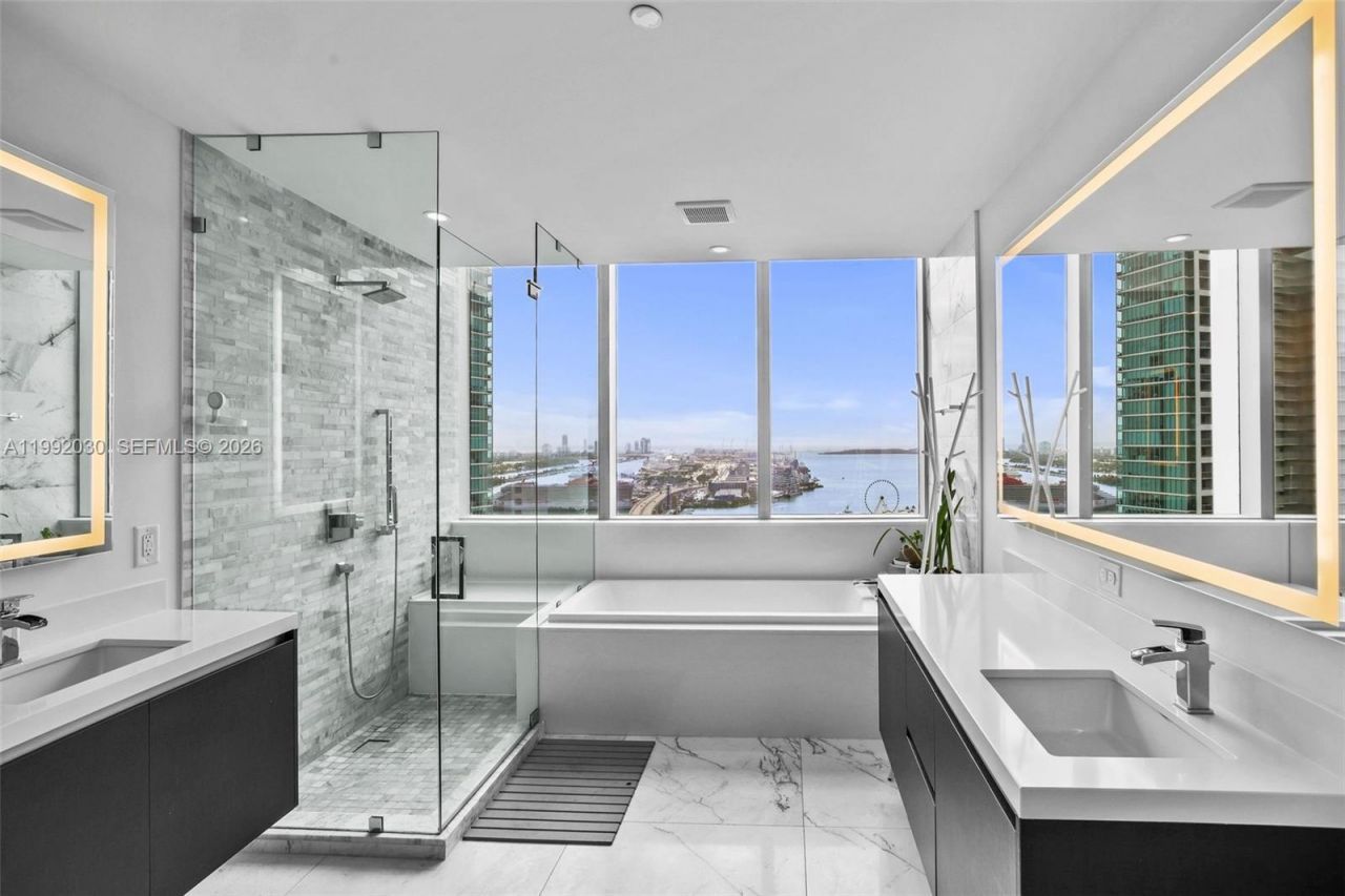 851 NE 1st Ave, Unit 3211, Miami, FL 33132 Photo