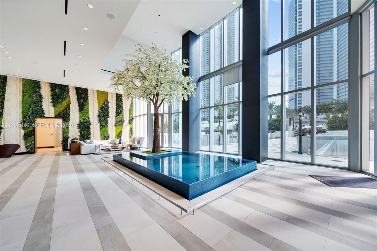 851 NE 1st Ave, Unit 3211, Miami, FL 33132 Photo