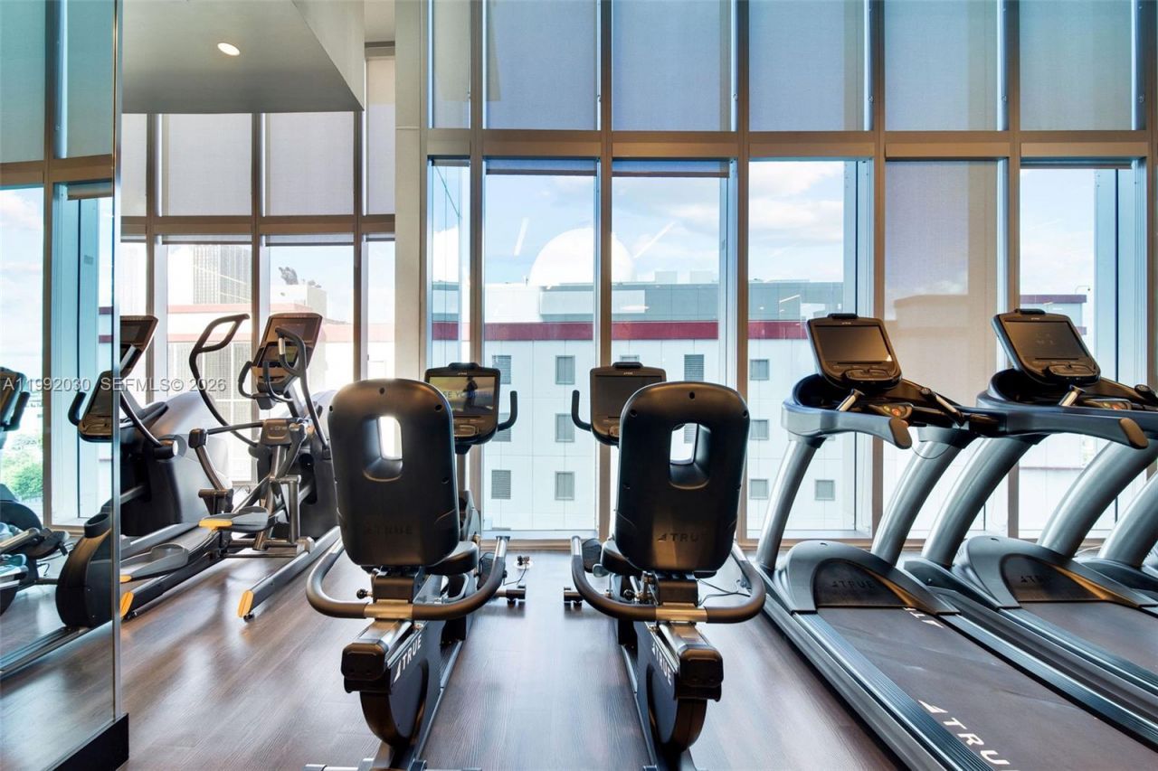 851 NE 1st Ave, Unit 3211, Miami, FL 33132 Photo